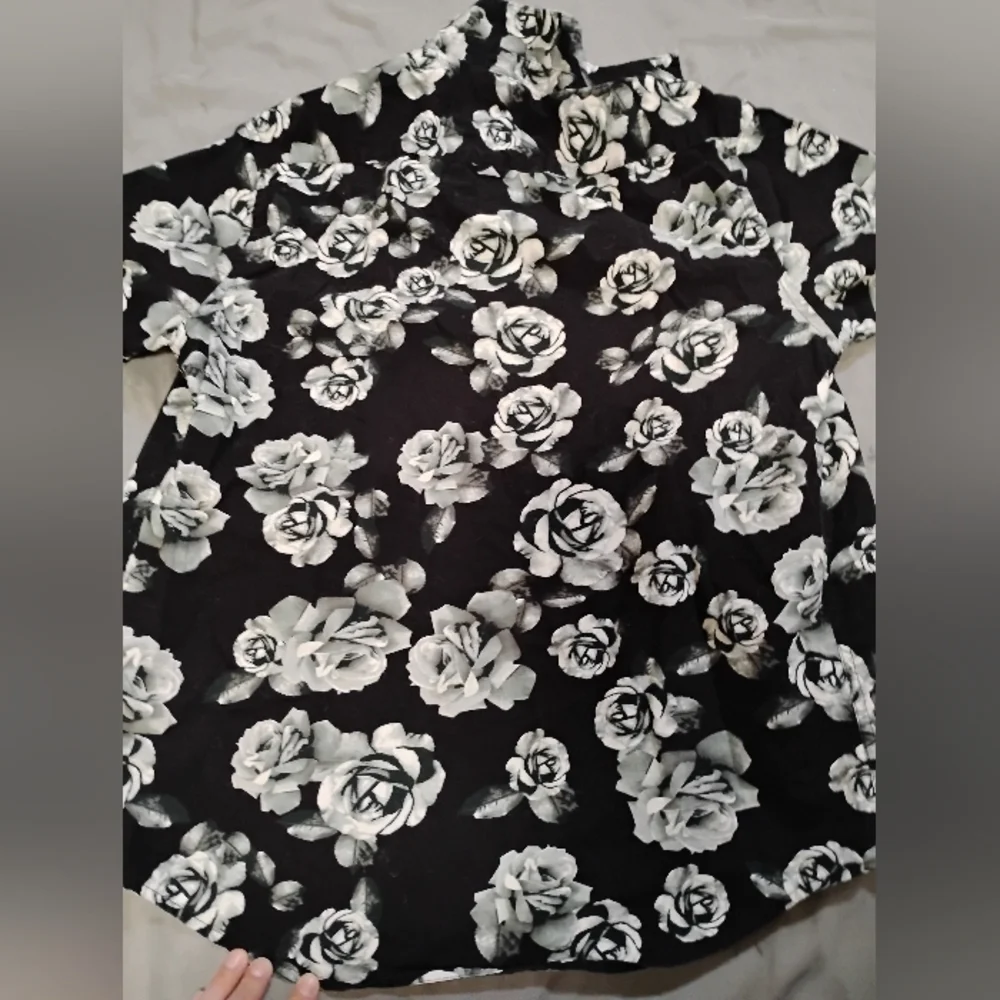 Denim & Flower Monochrome Floral Shirt - Picture 7 of 7